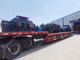 1200*1200雙齒輥破碎機，兩臺900*900軌道移動雙齒輥破碎機發往云南